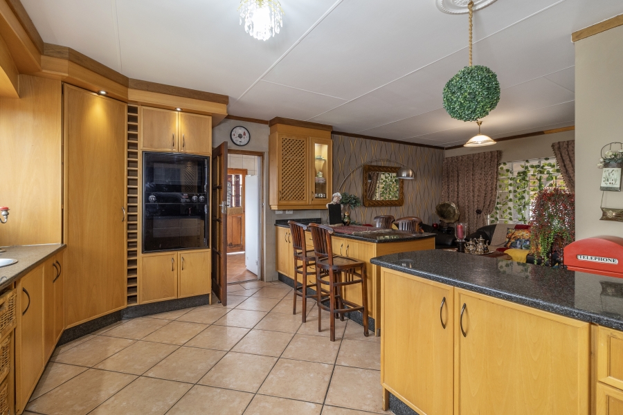 6 Bedroom Property for Sale in Melodie North West